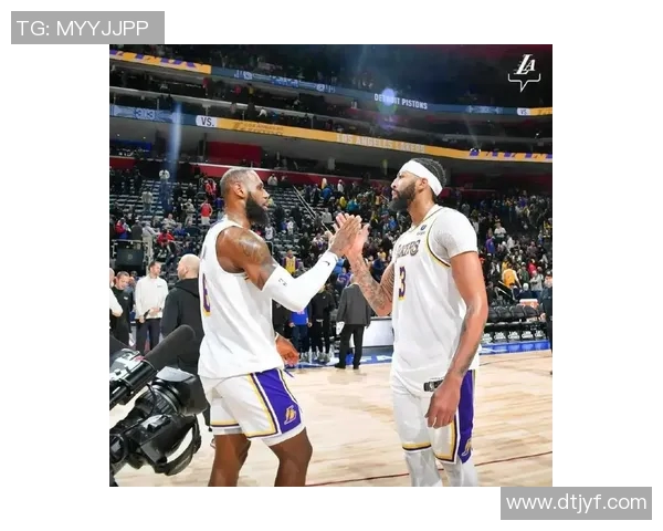 皇帝缺阵到底就是怎么回事？詹皇和安东尼-戴维斯撑起湖人单核